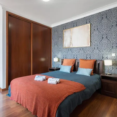 Spacious Duplex House - Jacuzzi & Terrace Ferienhaus *