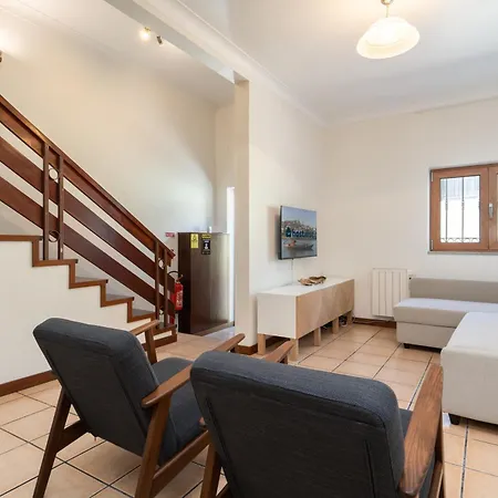 Spacious Duplex House - Jacuzzi & Terrace Ferienhaus *