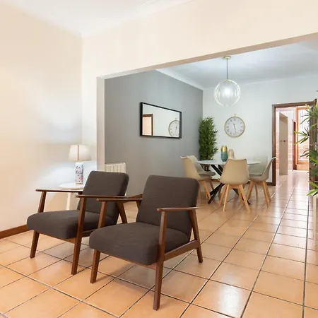 Spacious Duplex House - Jacuzzi & Terrace Ferienhaus *