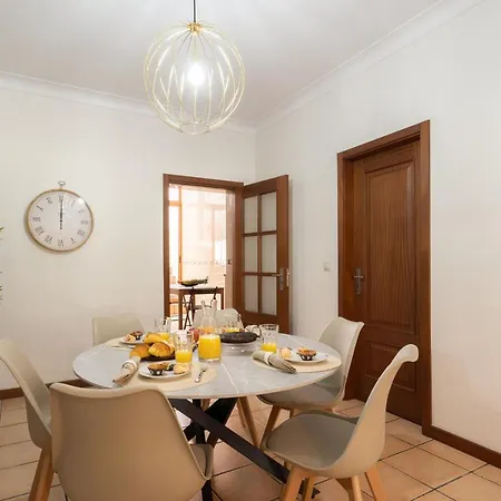 Spacious Duplex House - Jacuzzi & Terrace בית נופש