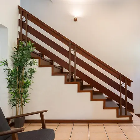 Spacious Duplex House - Jacuzzi & Terrace Prázdninový dům *