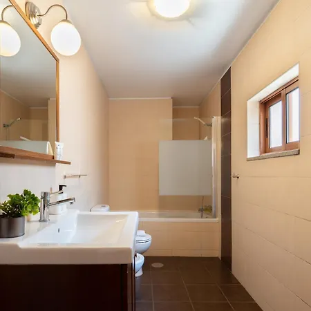 Prázdninový dům Spacious Duplex House - Jacuzzi & Terrace *