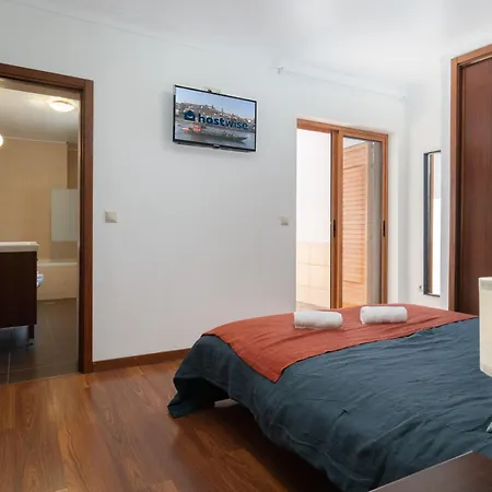 Spacious Duplex House - Jacuzzi & Terrace Prázdninový dům Porto