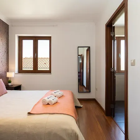 Semesterbostad Spacious Duplex House - Jacuzzi & Terrace