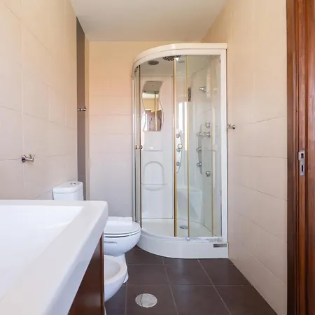 Spacious Duplex House - Jacuzzi & Terrace * Oporto